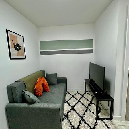 Stylish One Bedroom & A Sofa Bed Cardiff Esterno foto