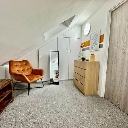 Stylish One Bedroom & A Sofa Bed Cardiff Esterno foto